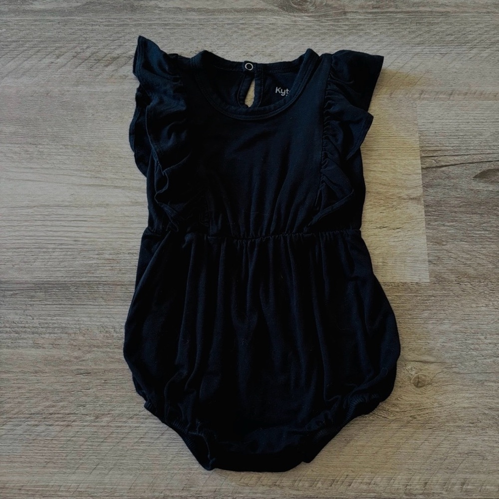 Kyte BABY Black Ruffle Sleeve Romper Bodysuit 6-9 months